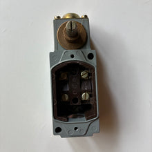 Load image into Gallery viewer, Allen Bradley Limit Switch 802T-H