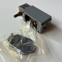 Load image into Gallery viewer, Allen Bradley Limit Switch 802T-H