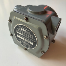 Load image into Gallery viewer, Allen-Bradley Speed Switch Series F 808 J4