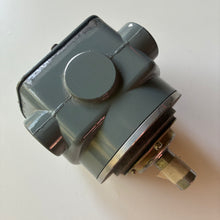 Load image into Gallery viewer, Allen-Bradley Speed Switch Series F 808 J4