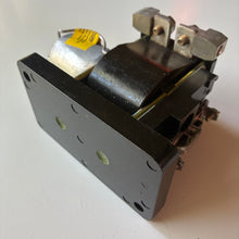 Load image into Gallery viewer, Allen Bradley Magnetic Overload Relay Series A. 810-A05A